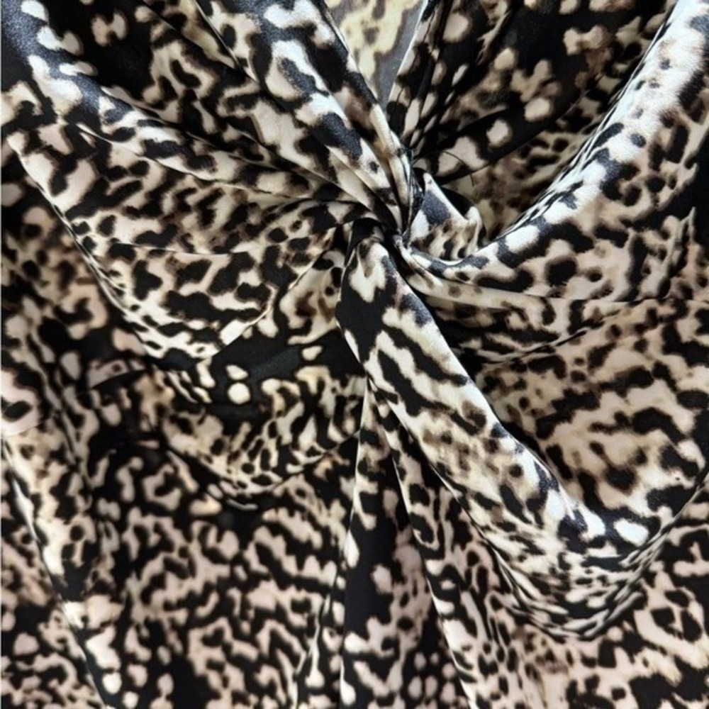 Avenue Women Plus 18/20 Animal Print Brown Cream Twist V Neck 3/4 Sleeve Tunic - Picture 3 of 11